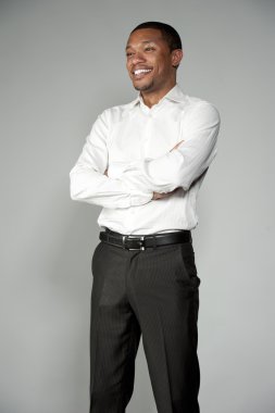 Çekici mutlu profesyonel genç erkek siyah