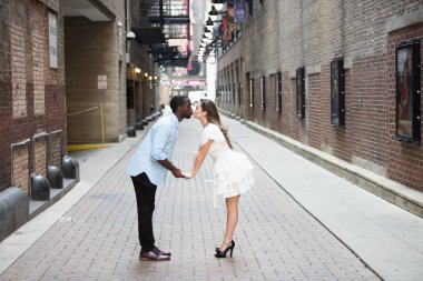 Mutlu ve romantik an