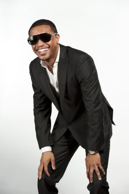 Mutlu kalça ve Trendy resmi siyah erkek