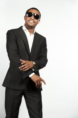 Mutlu kalça ve Trendy resmi siyah erkek