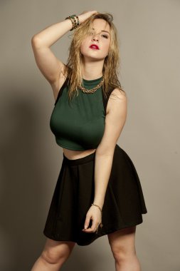 Busty muhteşem genç esmer