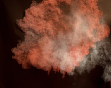 Renklerin Tozu geceleri havada yayılıyor