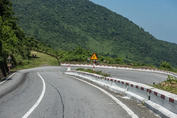 Bergachtige snelweg in Vietnam — Stockfoto