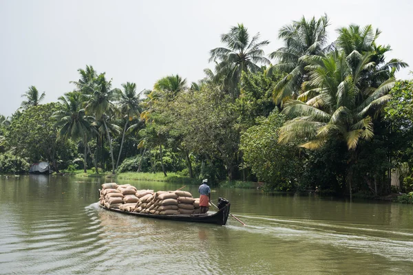 Local Farmer Carrying Grains — Stock Photo, Image