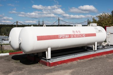 Petrol İstasyonundaki Petrol Tankları