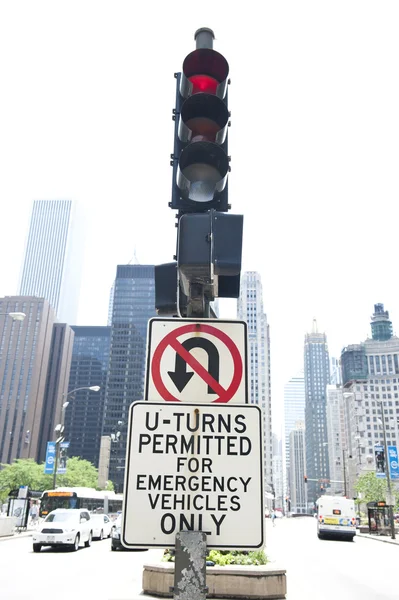 Traffic Signal and Sign — Stock Photo, Image