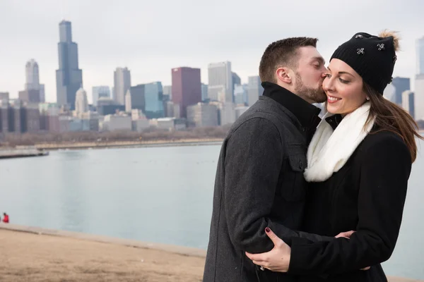Feliz pareja comprometida al aire libre —  Fotos de Stock