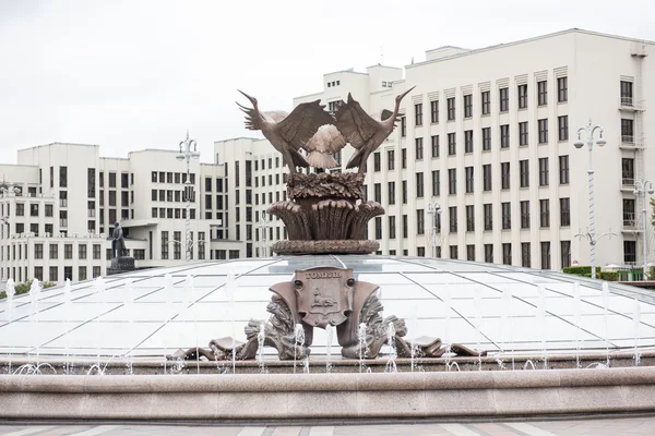 Monument de l'ère Staline sur la place de l'Indépendance — Photo