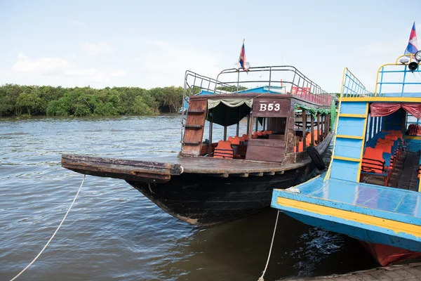 Turist båtar dockad — Stockfoto