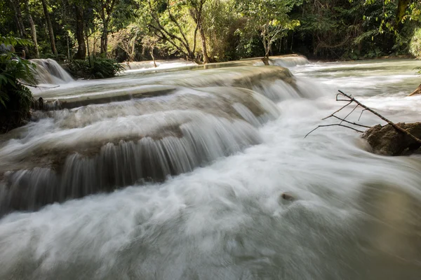 Ater XI Kouang düşüyor akan
