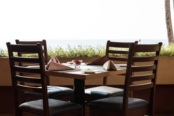 Eettafel in restaurant — Stockfoto