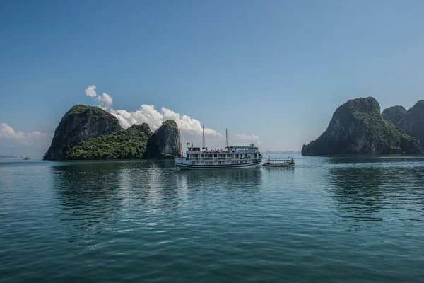 Море на довгому березі затоки — стокове фото