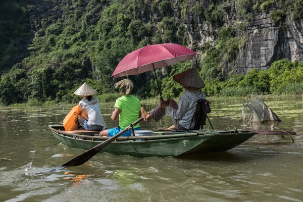 Boat Tour in Tam Coc — Stock Photo, Image