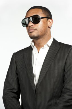 Vogue stilini resmi siyah erkek