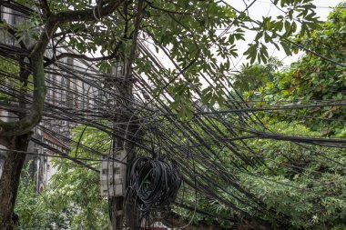 Dağınık sokak teller