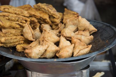 Baharatlı Samosas satılan