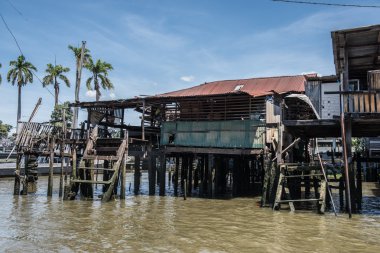 Chao Phraya Üzerinde Su Cephe Evleri