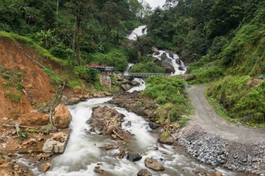 Şelale Hill Rocks through Akan