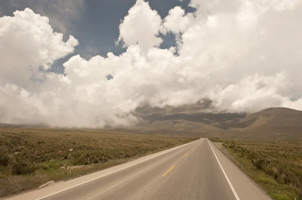 Vägbanan nära Arequipa — Stockfoto