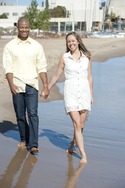 Wandelen op het strand — Stockfoto