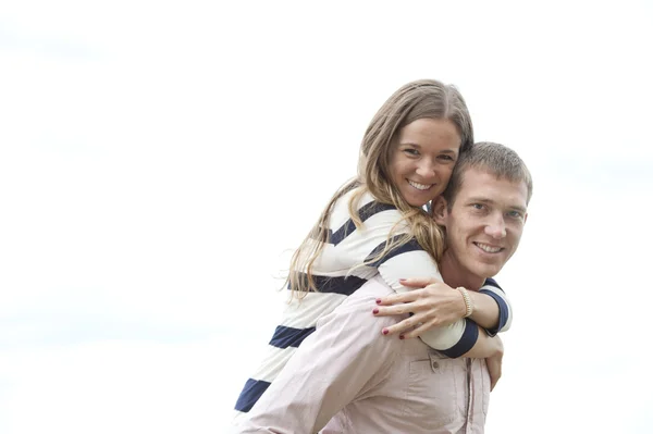 Jovem casal feliz — Fotografia de Stock