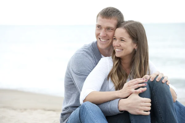 Jovem casal feliz — Fotografia de Stock