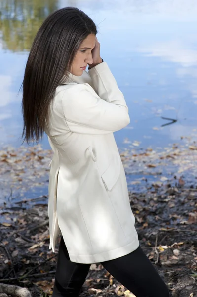 白いジャケットの女の子 — ストック写真