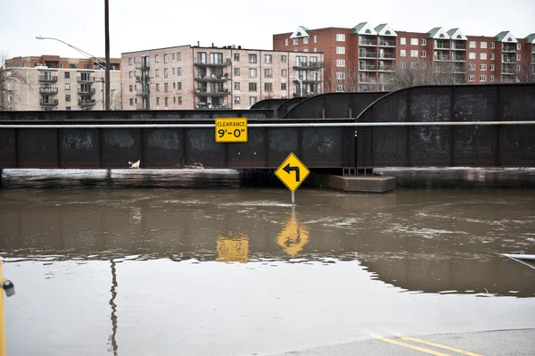 Überflutete Fahrbahn — Stockfoto