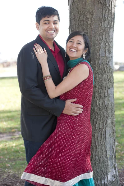 Jeune couple indien heureux — Photo