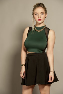 Busty muhteşem genç esmer