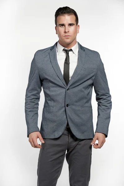 Ajuste o modelo masculino branco do estilo de vida no terno na moda — Fotografia de Stock