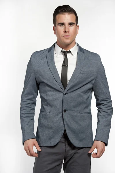 Ajuste o modelo masculino branco do estilo de vida no terno na moda — Fotografia de Stock
