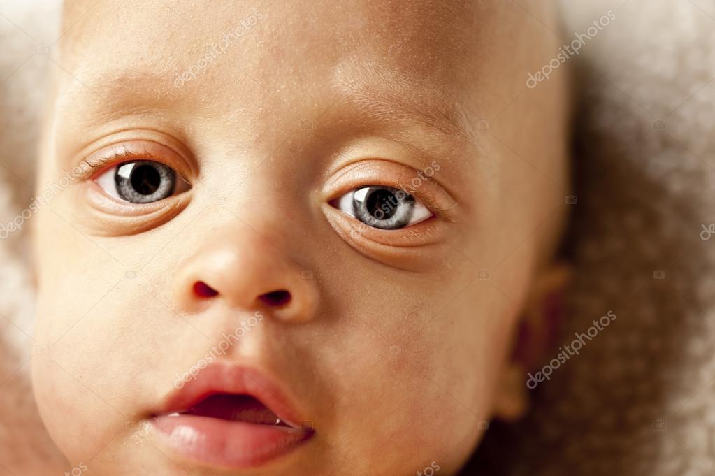 Bebe Mignon Avec De Grands Yeux Image Libre De Droit Par Eugenef C Bebe Mignon Avec De Grands Yeux Image Libre De Droit Par Eugenef C