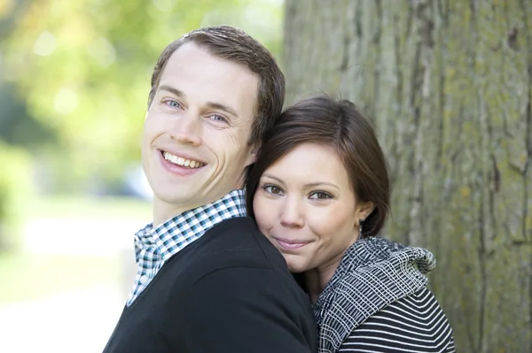 Feliz pareja joven —  Fotos de Stock