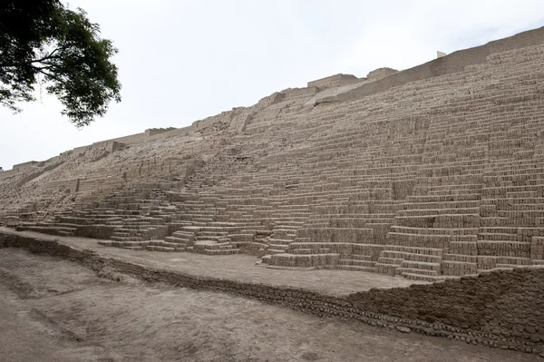 Pyramid of Huaca Pucllana — Stock Photo, Image