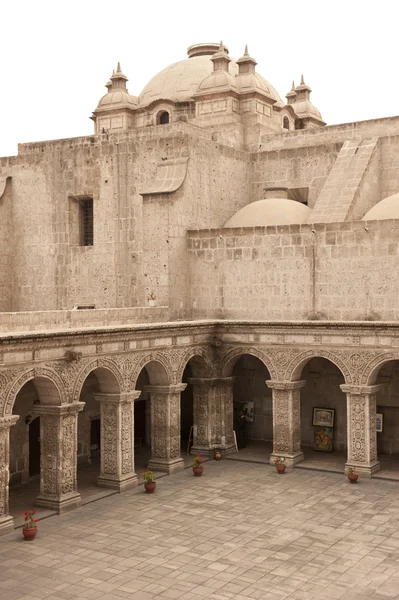 Arequipa Perulu avluda — Stok fotoğraf