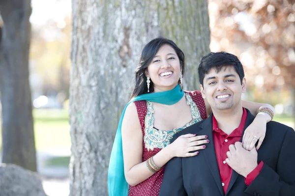 Giovane coppia indiana felice — Foto Stock