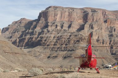Helikopter açık havada vurdu