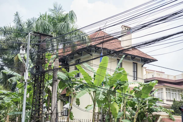 Sokakta elektrik direği