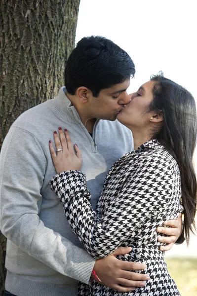 Joven pareja india feliz — Foto de Stock