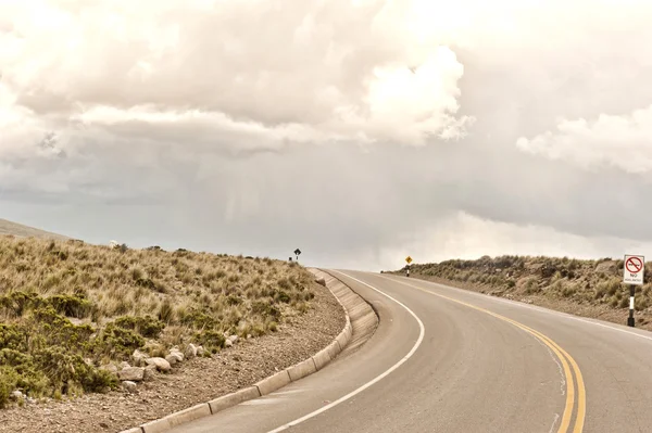 Estrada peruana ao ar livre — Fotografia de Stock