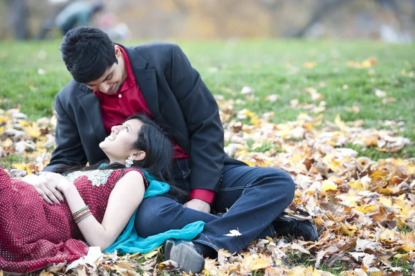 Young Happy Indian Couple — Stock Photo, Image