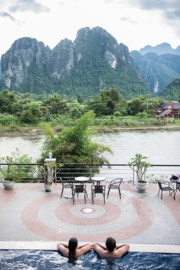 Vang Vieng güneşli bir günde