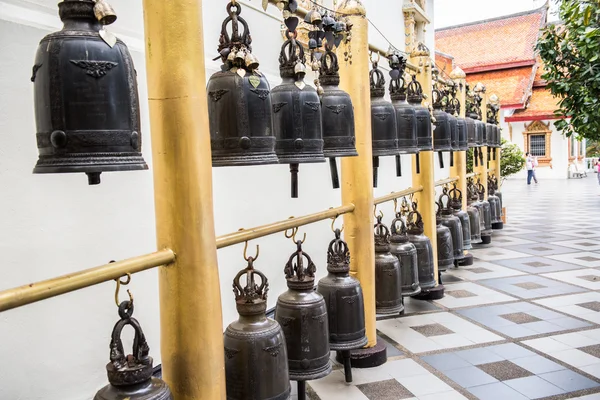 Колокола в Ват Пхра То Дой Сутхеп — стоковое фото