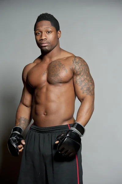 Афроамериканский боксер ММА — стоковое фото