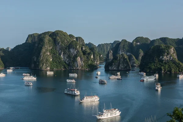 Клацанням Ha Long Bay — стокове фото