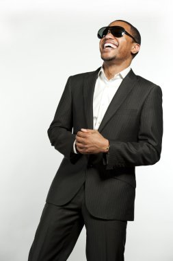 Mutlu kalça ve Trendy resmi siyah erkek