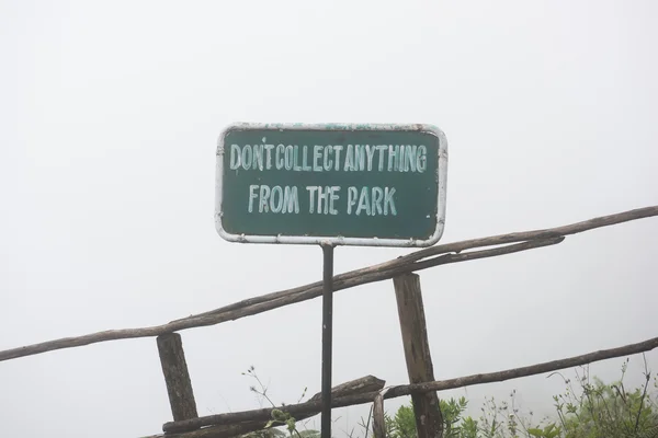 Wegwijzer op Nilgiri heuvels — Stockfoto