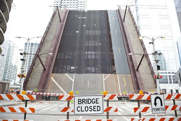 Puente cerrado en el río Chicago —  Fotos de Stock