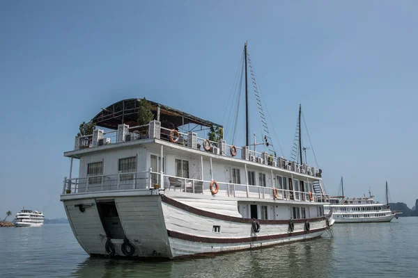 Segling på Ha Long Bay — Stockfoto